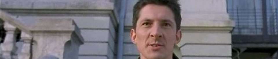 Peter Wingfield as Methos in Highlander Endgame has too many stairs in his London palace
